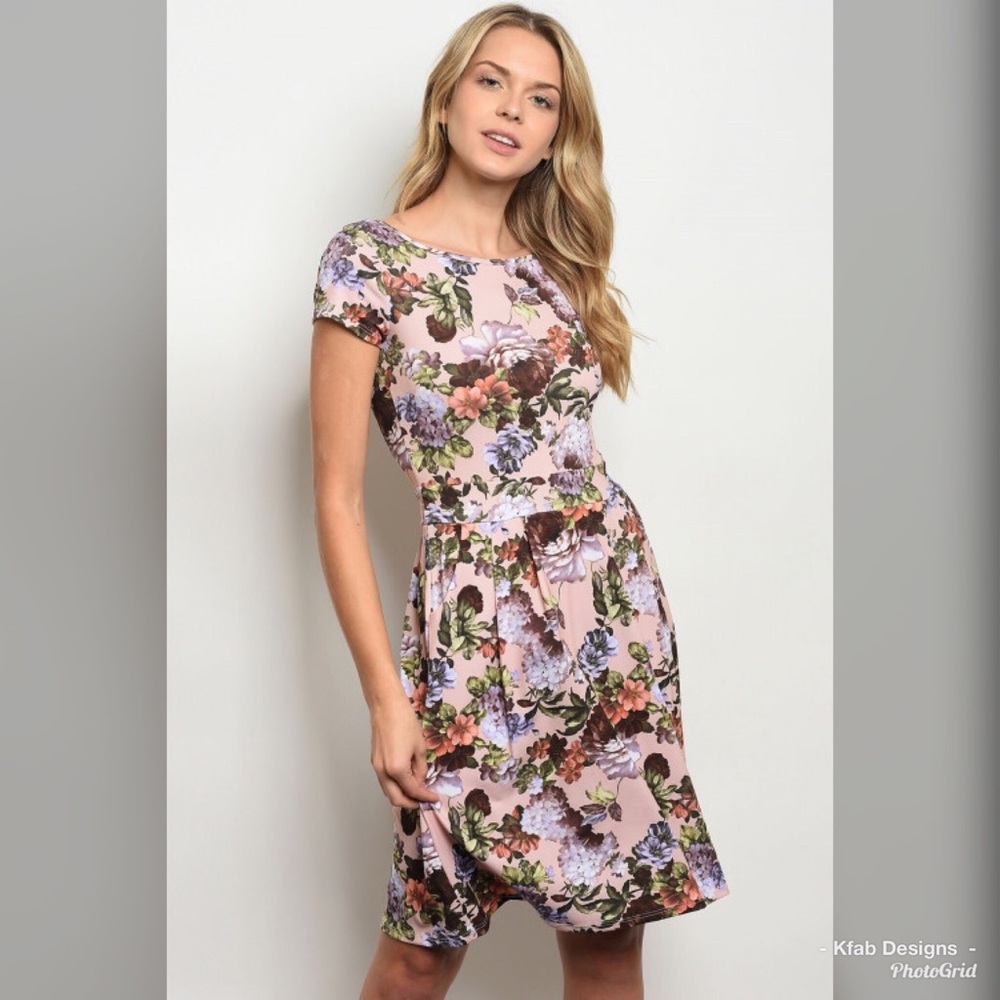 🥰LAST 1! 💕Beautiful Cap Sleeve Floral Dress! - Picture 6 of 6